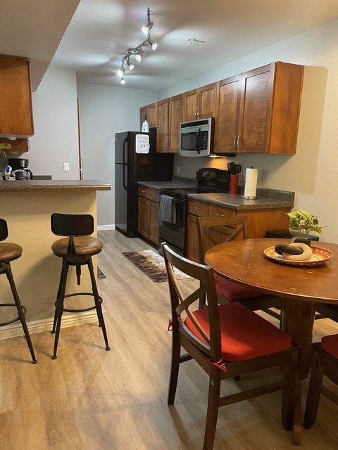 Kitchen - 1385 W University Ave Unit 147