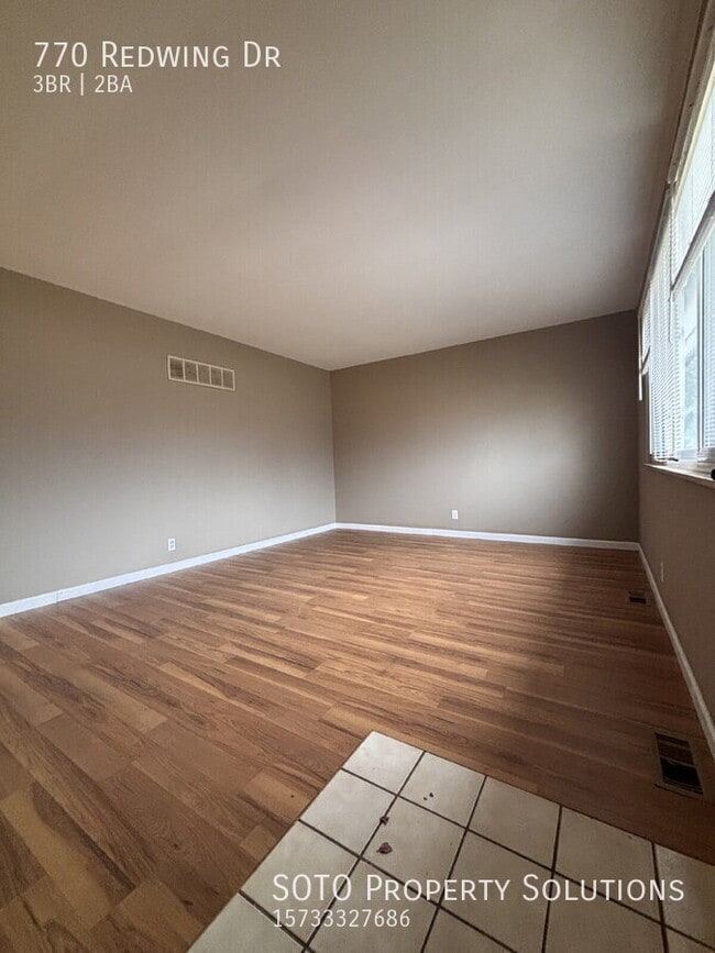 Photo - 770 Redwing Dr