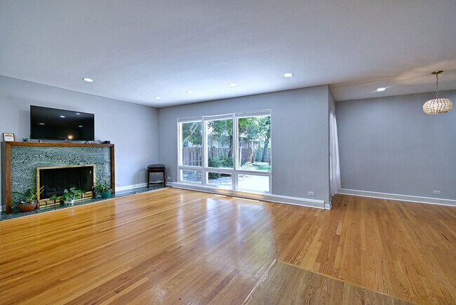 Photo - 4915 Jerome St