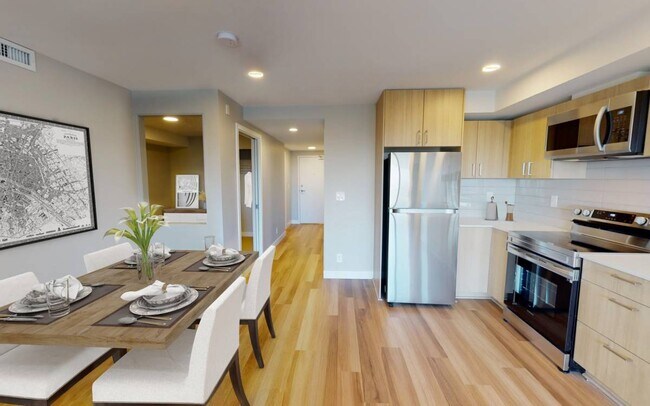 Photo - 408 E Columbia St