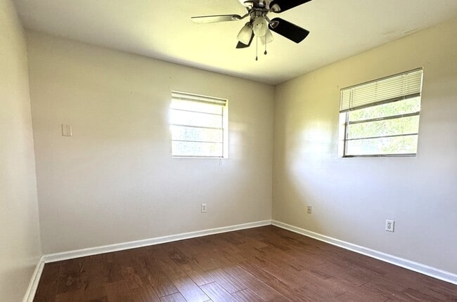 Photo - 208 W Genie St