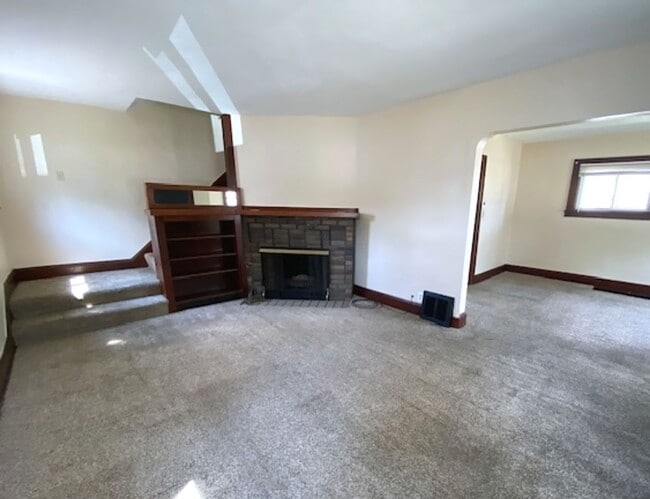 Photo - Warm & Bright West Akron 3BR with Fireplac...