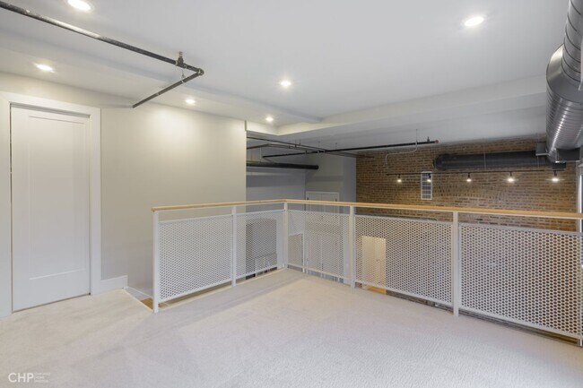 Photo - 729 N Sangamon St