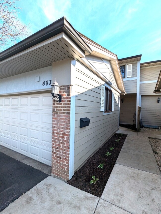 Photo - 693 Mallard Ln Townhome