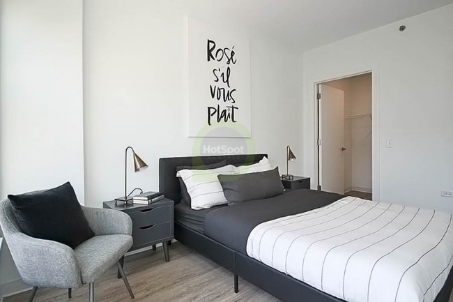 Photo - 818 W Van Buren St