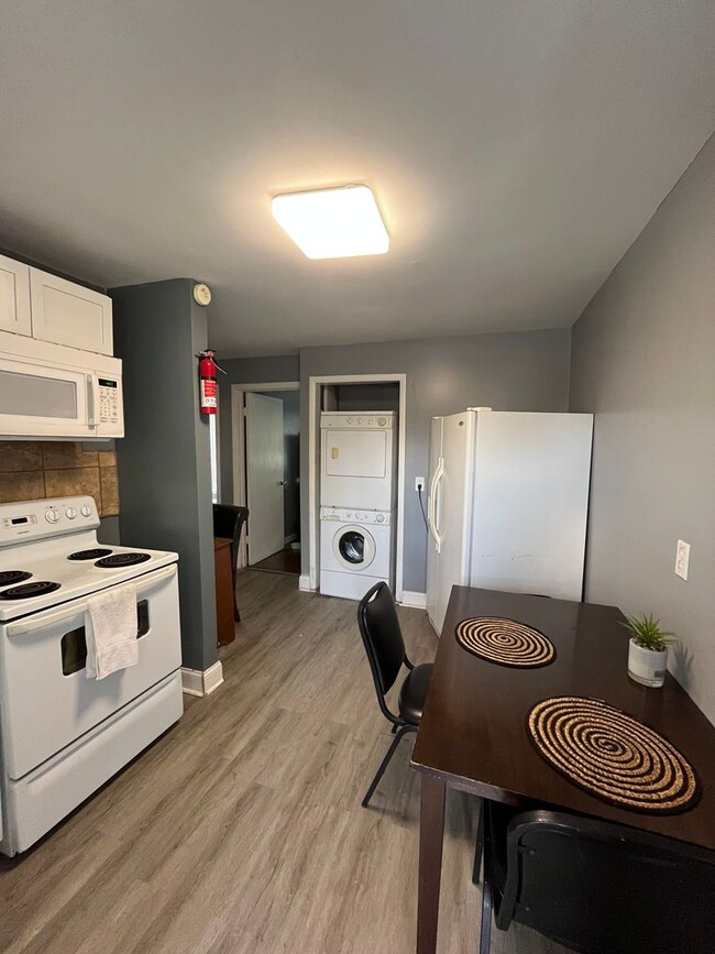 Building Photo - 3301 Batavia St Unit A Rental