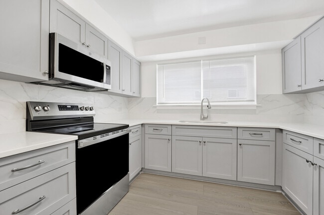 Photo - 1608 Ogden Ave Unit 1E