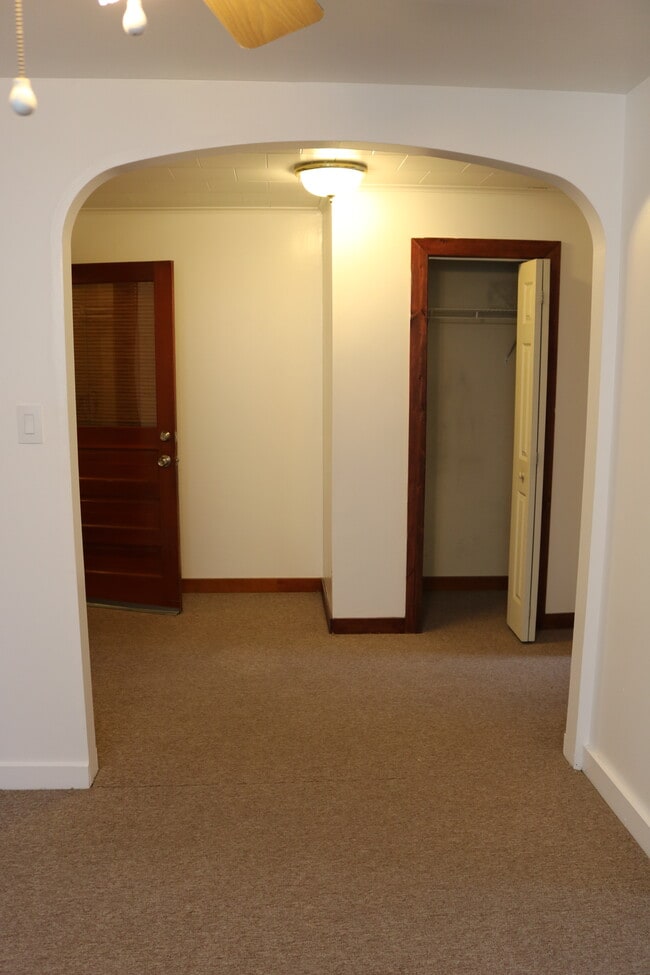 foyer - 239 Elm St Unit 239 #2
