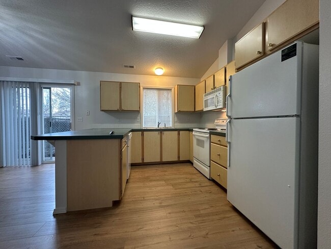 Photo - 2bed, 1bath Townhome W/ 1 car garage - Nampa