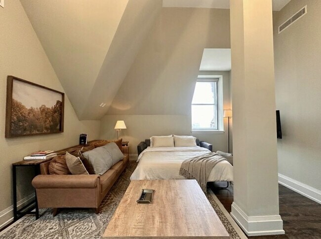 Building Photo - 225 E Michigan St