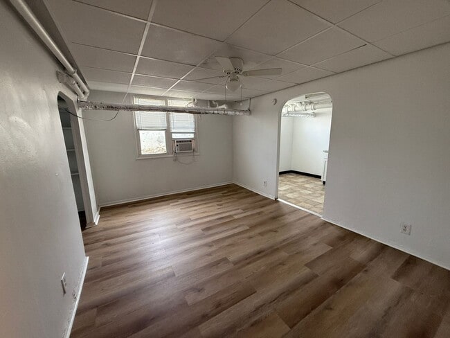 Building Photo - 1 bedroom, 1 bathroom Apartment! AVAILABLE NOW! Unit Apt #15