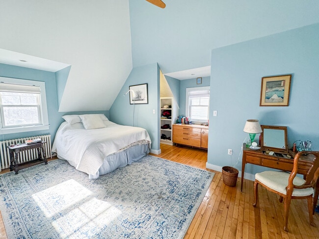 Photo - 3 Howland St