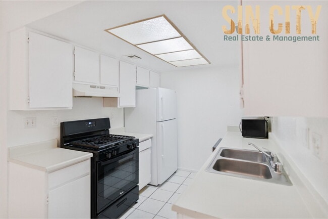 Photo - "Charming 1-Bed Condo Retreat in Las Vegas – Perfect Comfort in 599 Sq Ft!" Unit #G