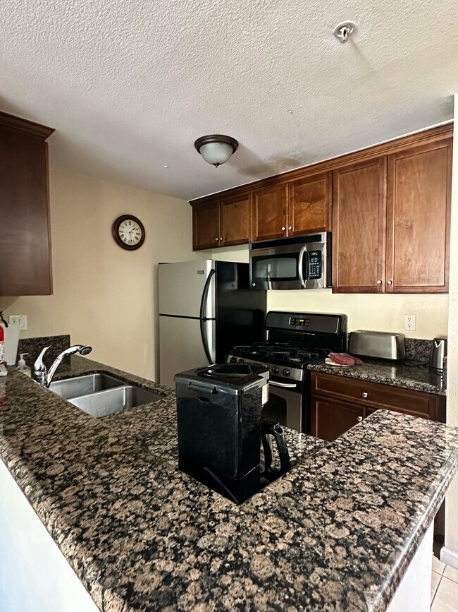 Cocina - 7320 Hawthorn Ave Unidad 205