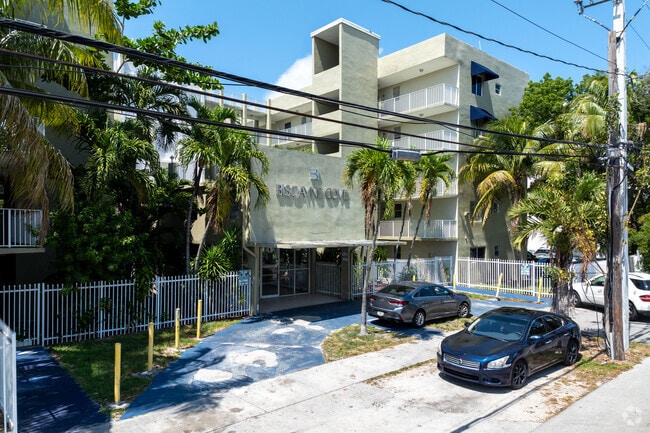 665 NE 83rd Ter - Biscayne Cove