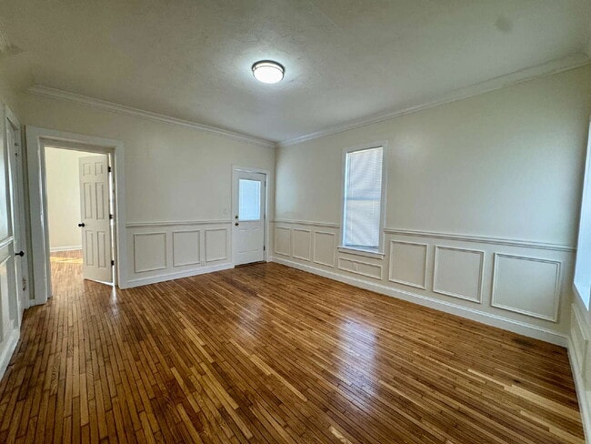 Photo - Ottawa Southside – 3 Bed / 2 Bath Duplex Unit Lower