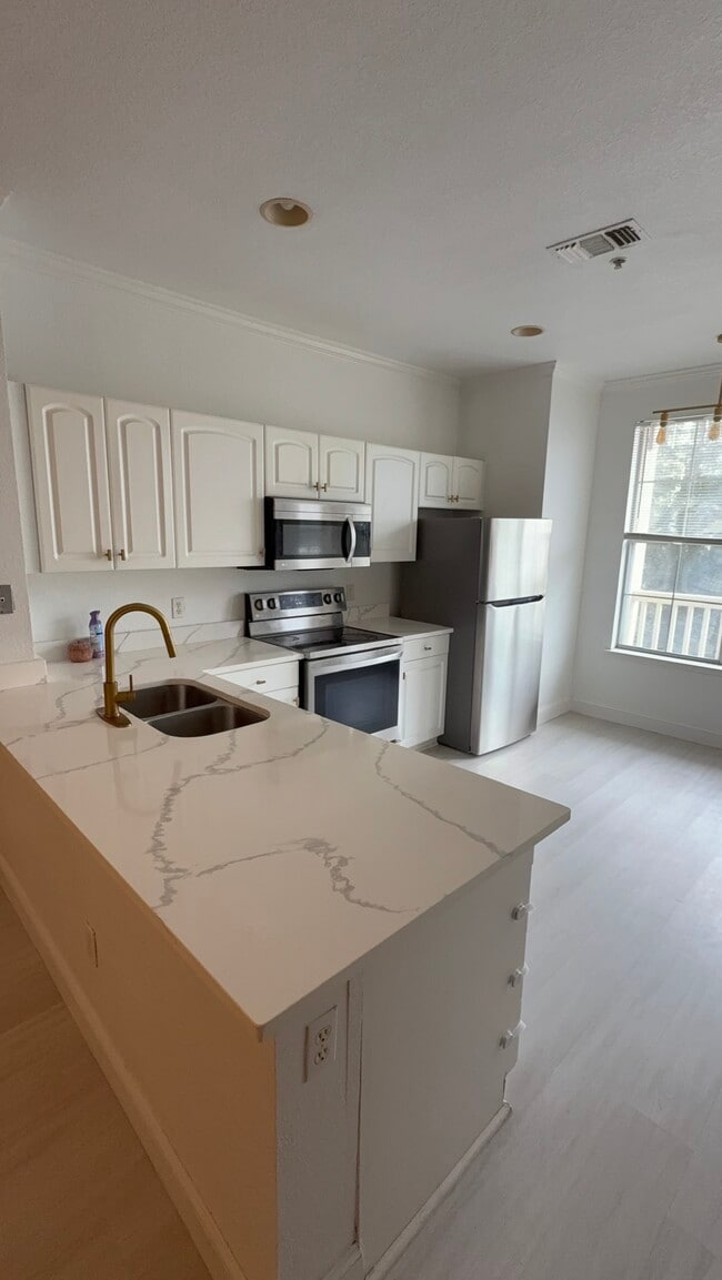 Photo - 860 N Orange Ave