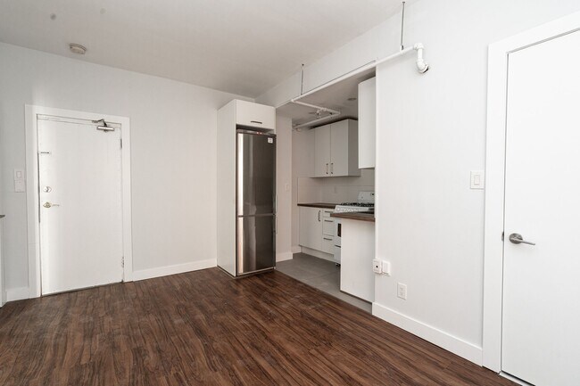 Photo - 160 Huron St Unit 105