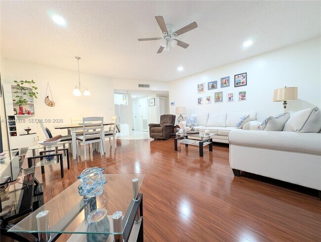 Photo - 4801 NW 22nd Ct Unidad 205