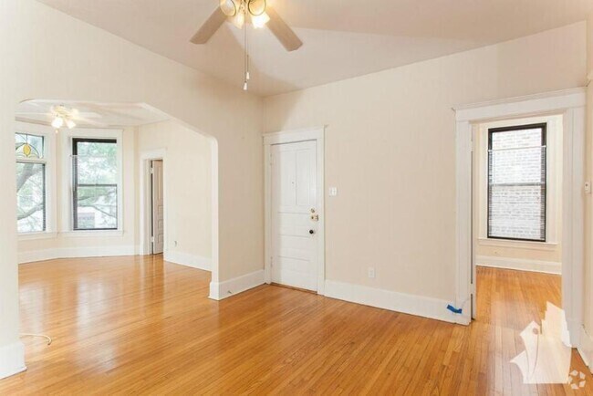Building Photo - 2 bedroom in Chicago IL 60657 Unit 1F Rental