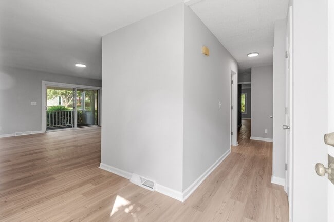 Photo - 325 Eastwood Dr