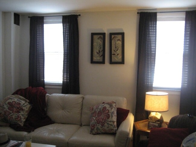 Photo - 822 Fitzwater St Apartments Unit 1