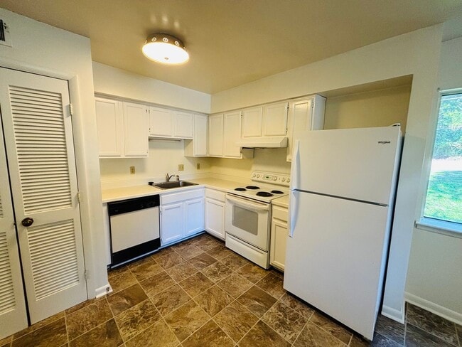 Photo - 1716 Donlee Dr