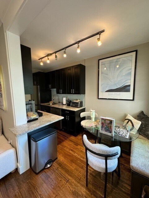 Photo - 64 Queensberry St Unit 201