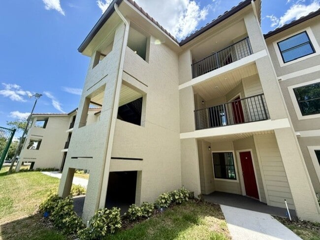 Building Photo - Two bedroom and two bathroom condo with lakeview balcony