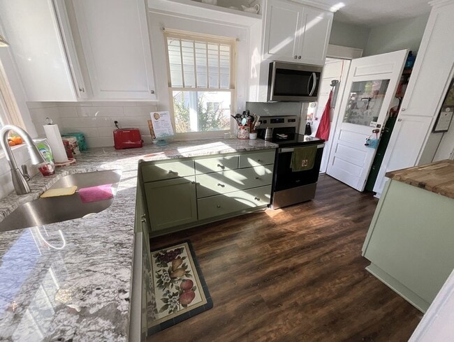 Photo - COLLEGE PRE-LEASING