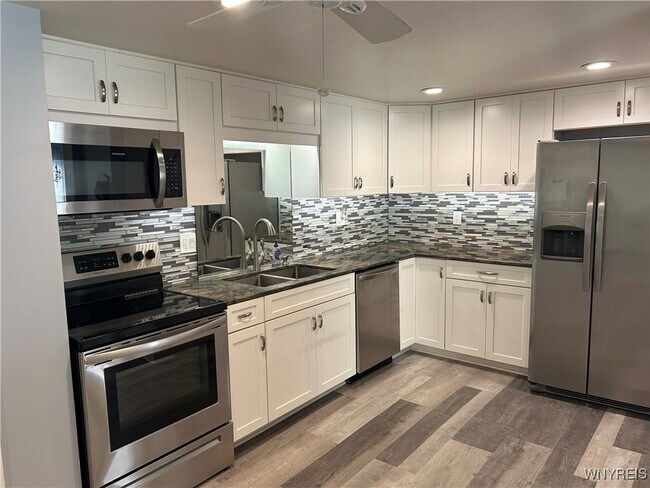 Photo - 186 Peppertree Dr