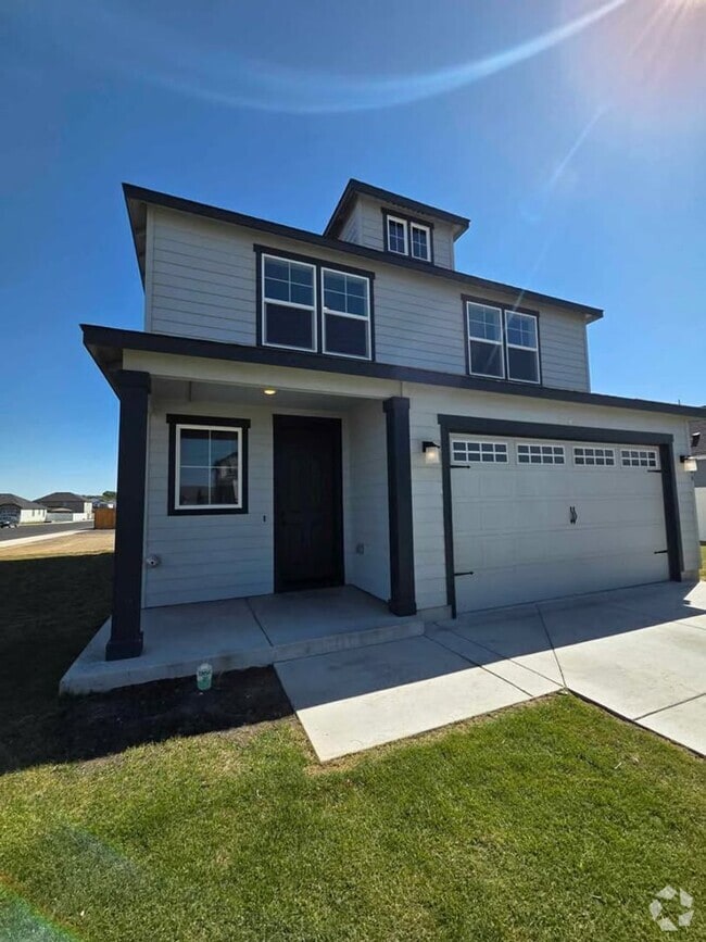 Building Photo - Stunning 3 Bedroom Home In Quincy!