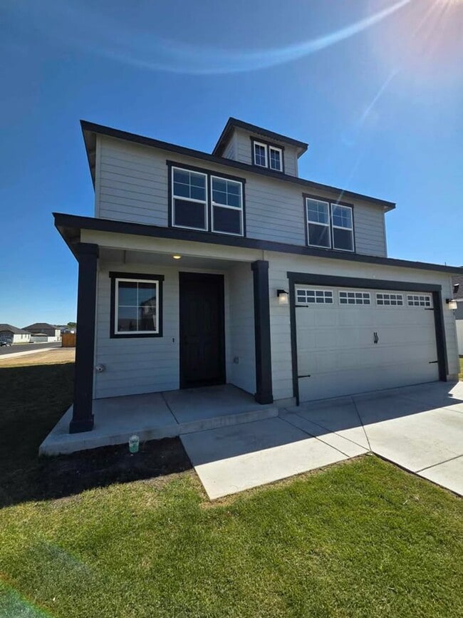 Building Photo - Stunning 3 Bedroom Home In Quincy!