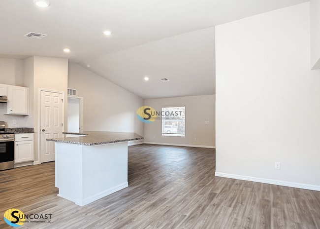 Photo - 22 Tropicana Parkway W