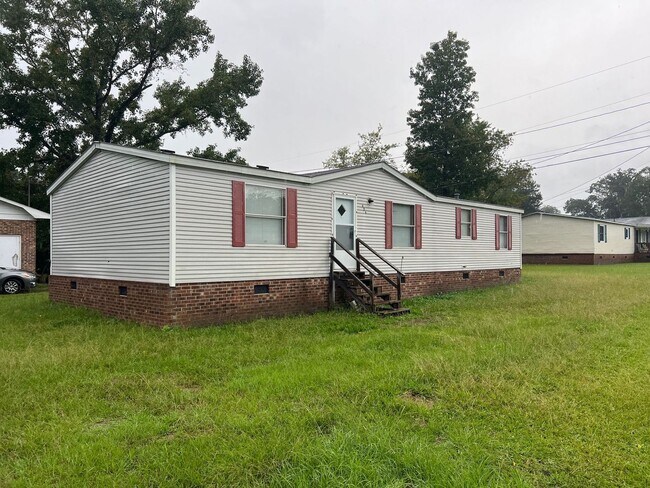 3 Bedroom House in Pinetops - 3 Bedroom House in Pinetops
