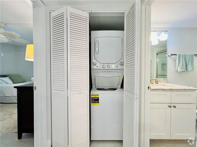 Building Photo - 9400 S Ocean Dr Unit 304B Rental