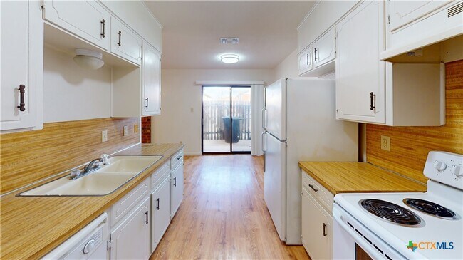 Photo - 3705 Hereford Ln