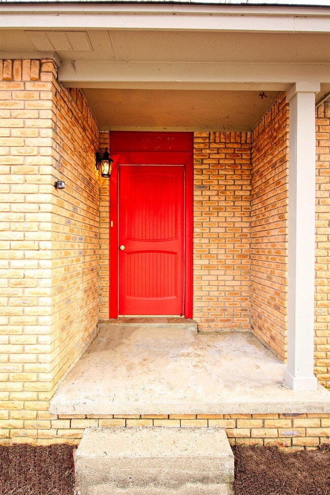 Photo - 7917 Hermitage Dr