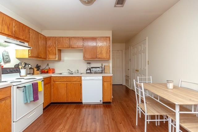 Photo - 712 Peques St