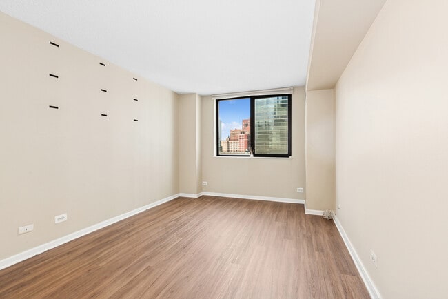 Photo - 33 W Delaware Pl Unit 10B
