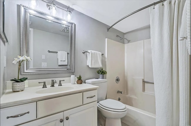 Photo - 1429 Thrush Pl