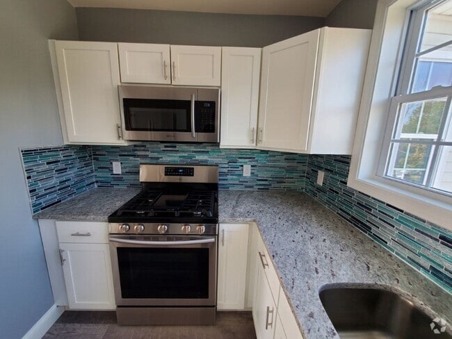 Building Photo - 50 Village Green S Rental