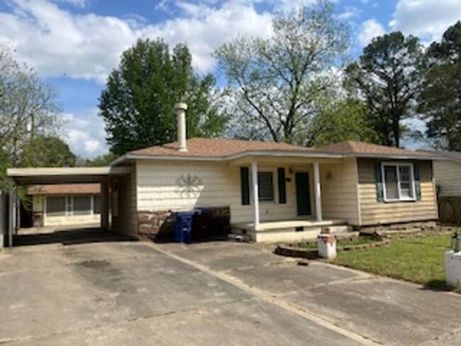 Photo - Two Bedroom/One bath home/Extra room off the carport for bedroom