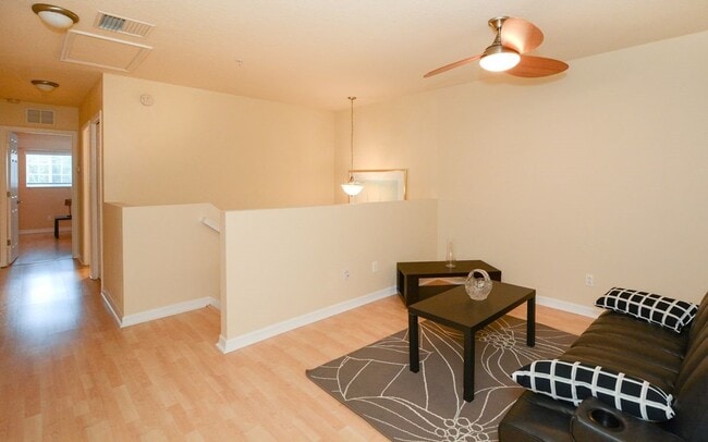 Building Photo - Lakeside Village Townhouse 2 Bedroom 2.5 Bath Available for Short-Term Rental