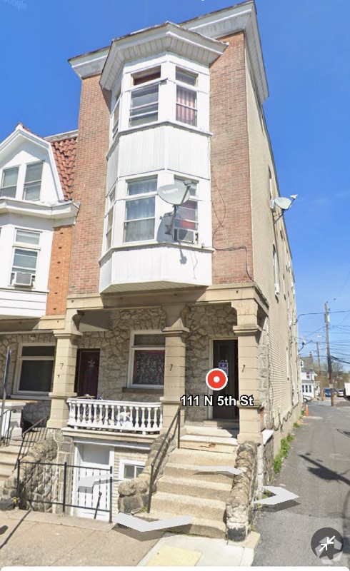 Building Photo - 111 N 5th St Rental
