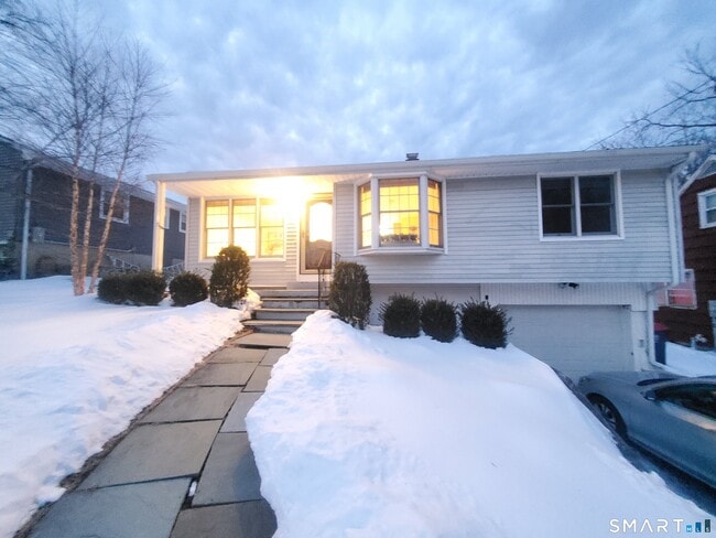 Building Photo - 42 County St