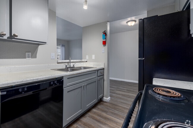 1BR, 1BA - 722SF - Kitchen