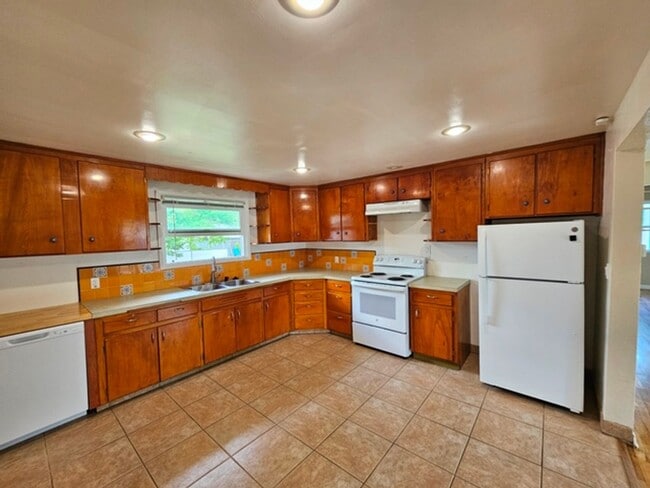 Photo - 2Bd/1Ba Single Story House - For Viewing!