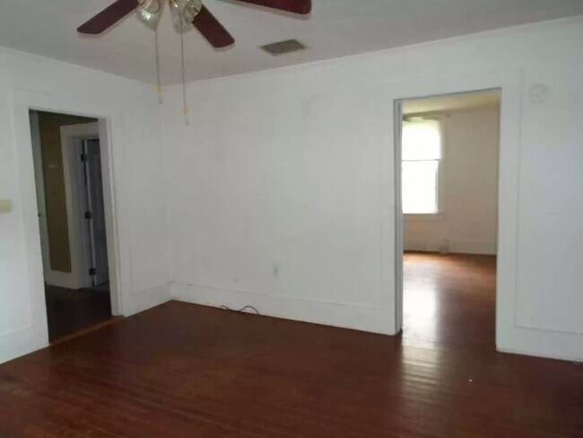 223 Clara St
