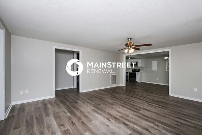 Photo - 3 Bedroom Pet-Friendly Home in New Port Richey, FL with Main Street Renewal